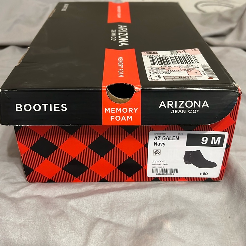 Arizona zip up booties - size 9